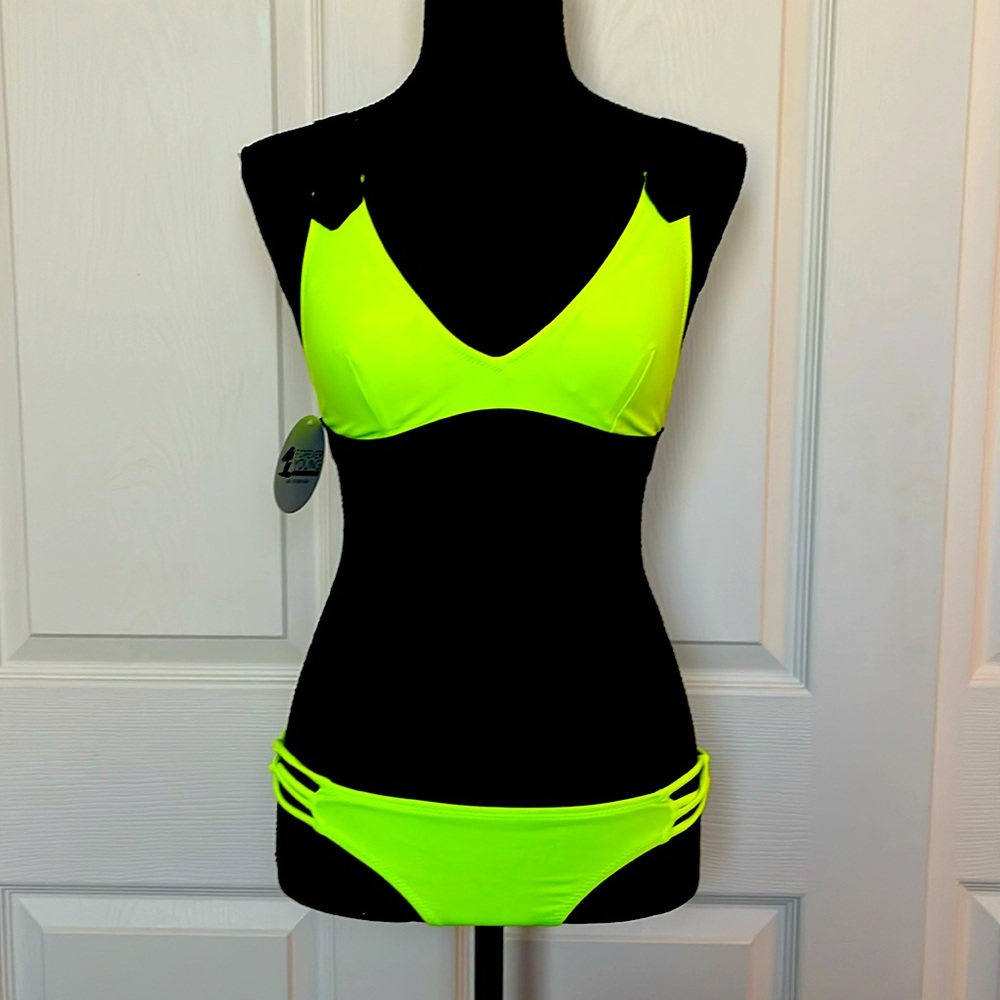 NWT-Super fun Neon yellow and black bikini size small.
